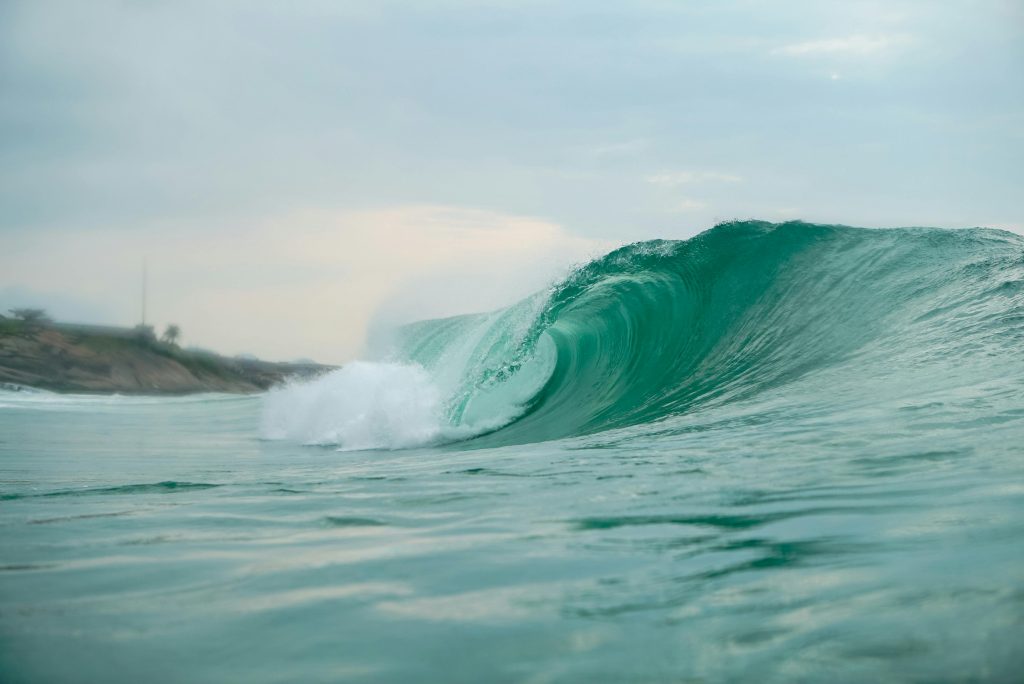 Vague de surf à Taghazout au Maroc, parfaite pour les cours avec Elhati Surf